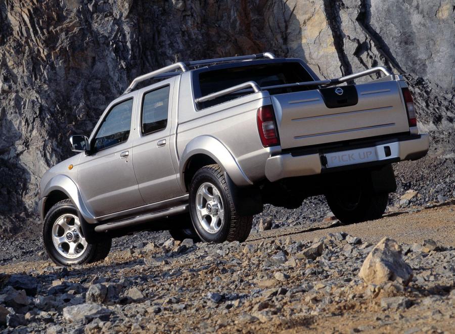  Nissan Navara Pickup Crew Cab 2001 года  (фото 7 из 11)